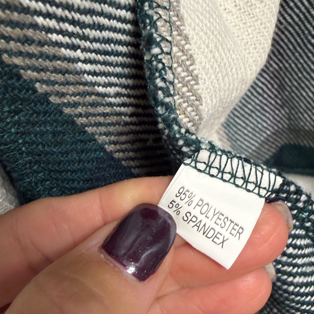 NWOT Shacket Plaid Oversized Shacket Button-Up Shirt in Green and Cream Navy SM - Picture 5 of 7